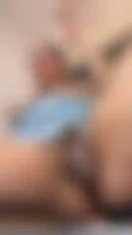 Tirar o copo da minha vagina cria muita pressão—agora imagine sua boca sugando minha vagina gorda.