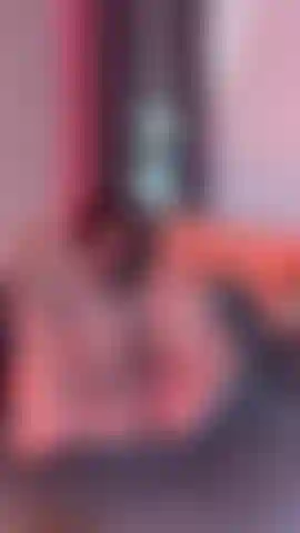 Veja como meu grande dildo desliza deliciosamente na minha vagina—se você ficar até o final, encontrará uma surpresa.