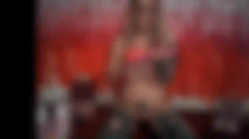 Milf pega um grande consolo rosa, cavalgando.