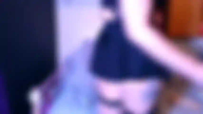 Como fica minha bunda com essa saia?