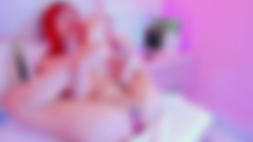 Faço sexo oral desleixado com os pés, fodo minha buceta e chupo meus pés ao mesmo tempo.