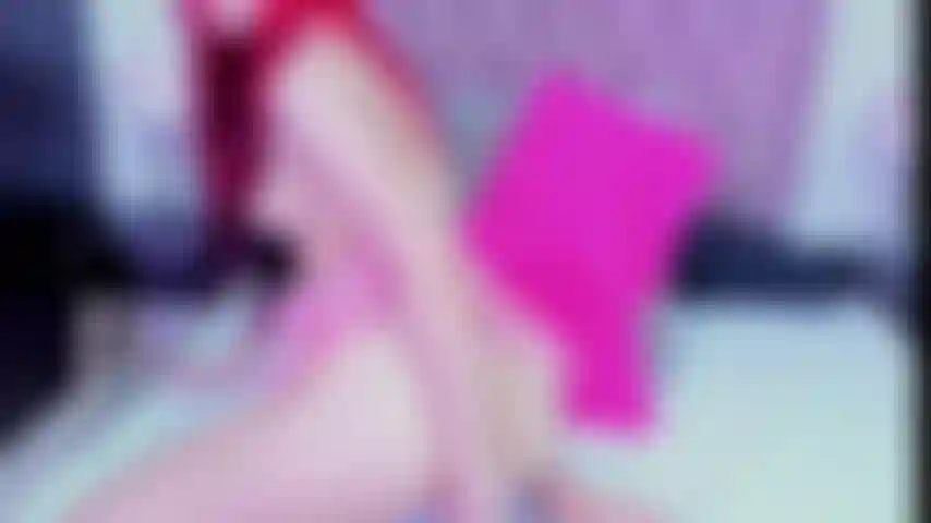 Minha bunda fica tão gostosa quicando naquele pau que você não vai conseguir resistir a gozar.