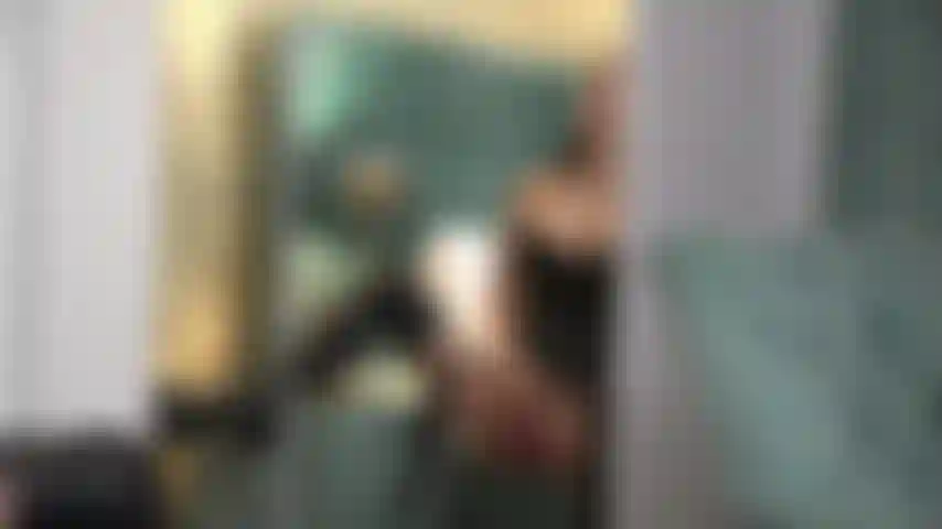 Esfregando buceta insaciável.