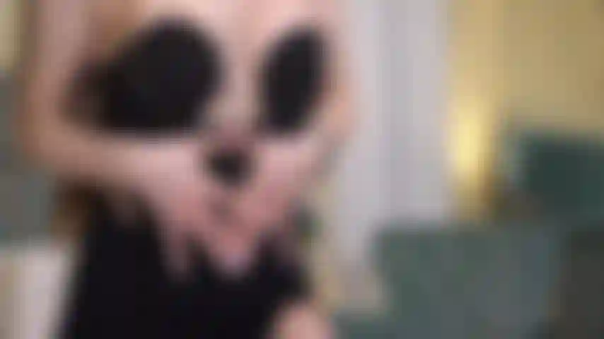 Dando a você a chance de despir a deusa absoluta enquanto ela te provoca como nunca antes.