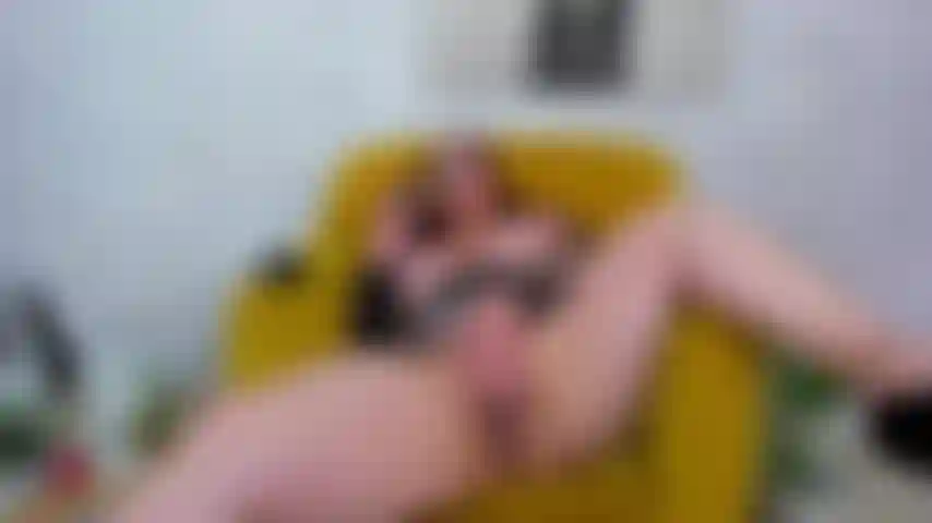 Play_domi_in_the_couch.