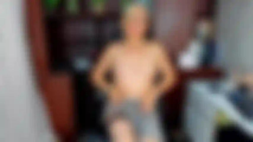 Usando_my_cute_toys_in_the_office.