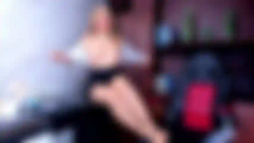 Secretária_madura_pronta_para_você.