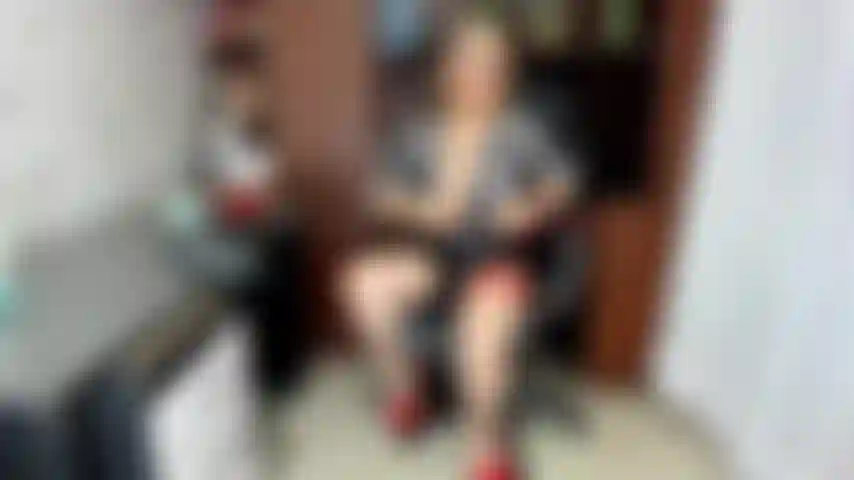 Secretária gostosa pronta para transar no escritório.