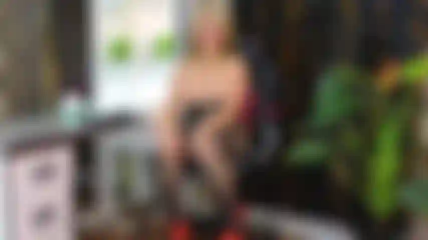 Sensual mature woman spreads her legs so her pussy can see them