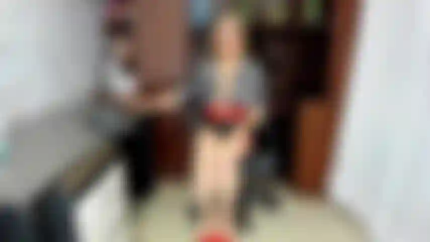 Meus peitos grandes e livres no meu escritório para você.