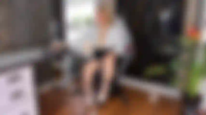 Me masturbando e me fodendo com meu grande vibrador.