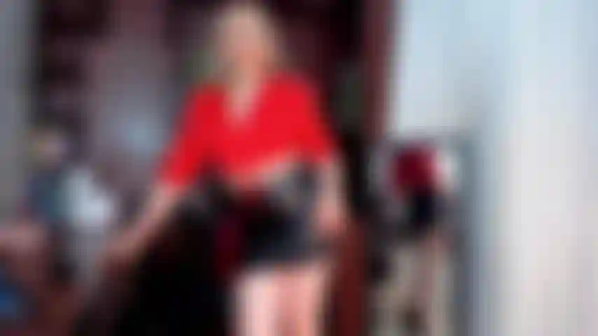 Black_&_red_in_the_office.