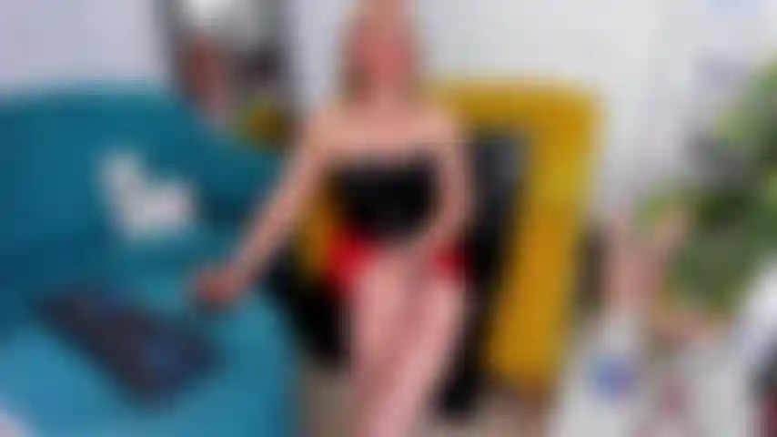 Putting_the_whole_big_dildo_in.