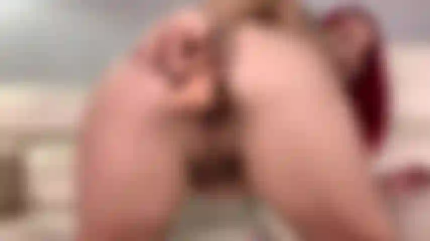 Fodendo minha buceta estilo cachorrinho.