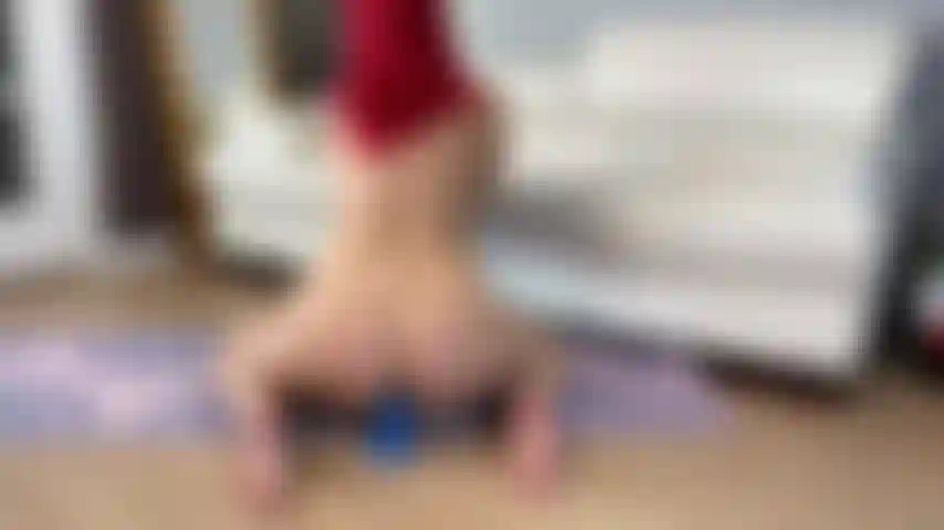 Cowgirl montando meu grande vibrador de dragão mau.