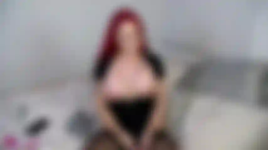 Squirt show com close-ups/zoom de buceta.