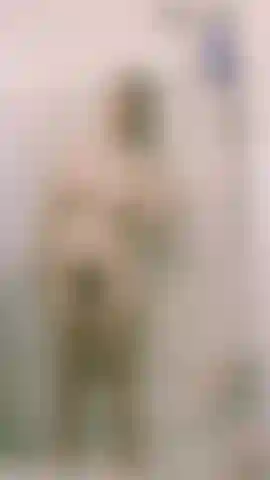 A boba stella não consegue entender o chuveiro (mas eventualmente consegue e goza forte).