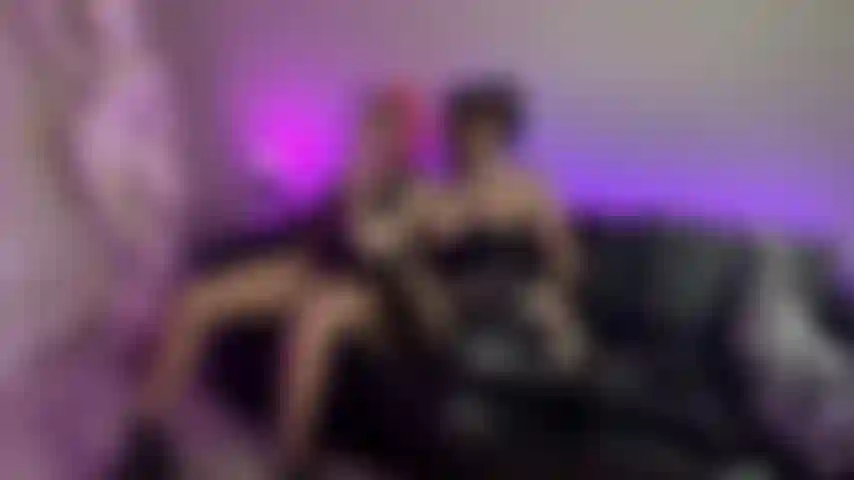 Brinco com minha boneca e faço um grande tratamento facial nela.