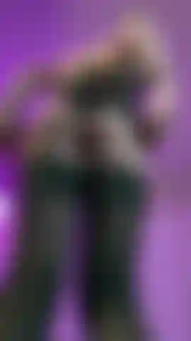 Boquete desleixado e molhado de 2 paus em brinquedos, provocação de bunda e anal.