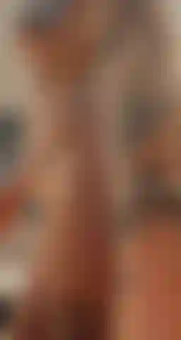 Agachamentos nus, shakes e twerks.