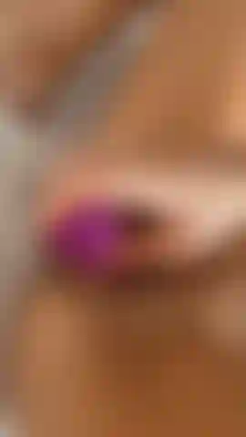 Fecho a buceta e brinco até gozar e lambo ela até ficar limpa depois.