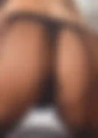 Rebolado, palmada, câmera lenta.