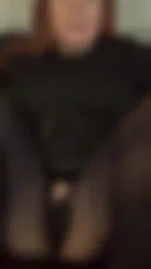 Meia-calça de meia-calça apertada rasgada meia-calça roupa de trabalho madura milf kink.