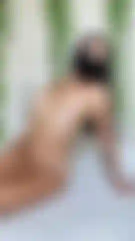 Exibindo minhas marcas de bronzeado.