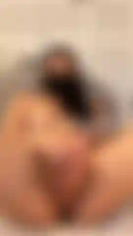 Buceta cremosa foda com vibrador e plug anal.