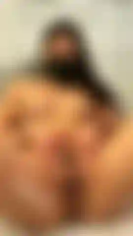 Dedilhando minha buceta até eu gozar.