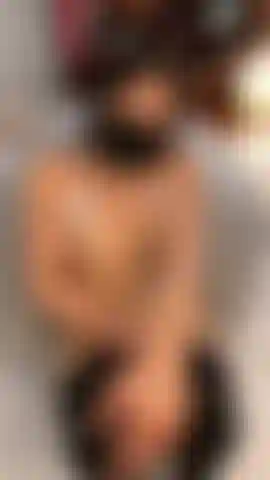 Esfregando minha buceta até eu gozar.