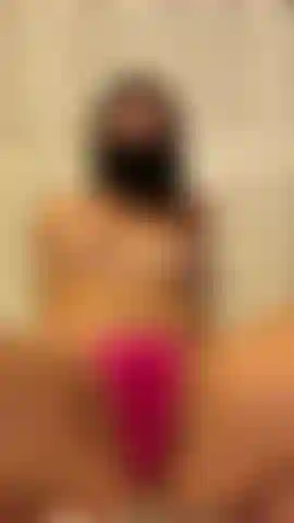 Calcinha molhada e esfregando o clitóris.