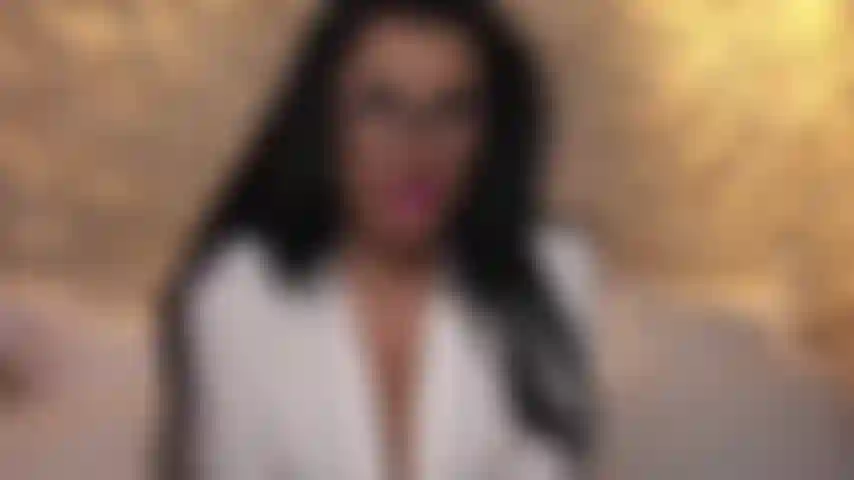 Atrasada para a aula de novo? A senhorita jolie vai te levar para a sala de detenção e te fazer implorar por perdão, enquanto agrada seu corpo, bebendo sua saliva e transando com ela profundamente!