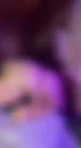 Bunda oleada montando um vibrador.