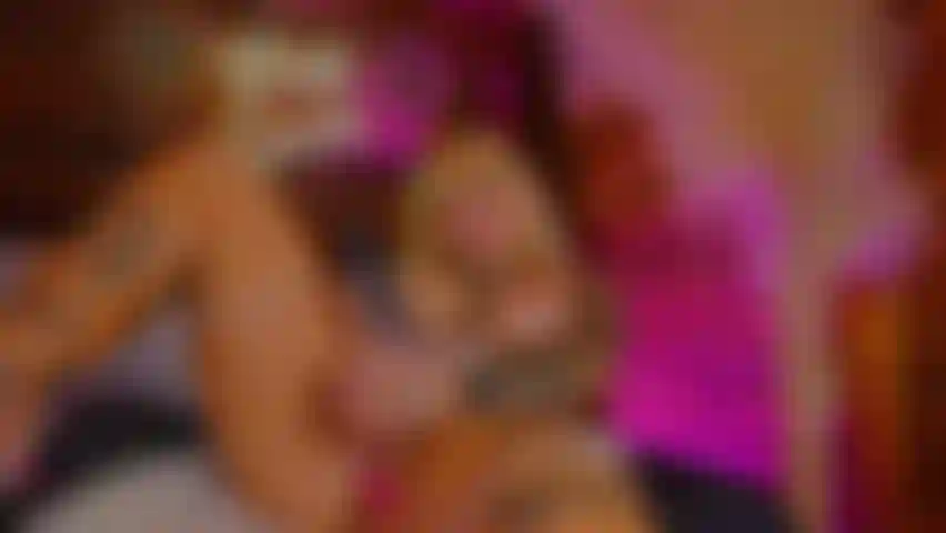 Squirt está deitado de costas.