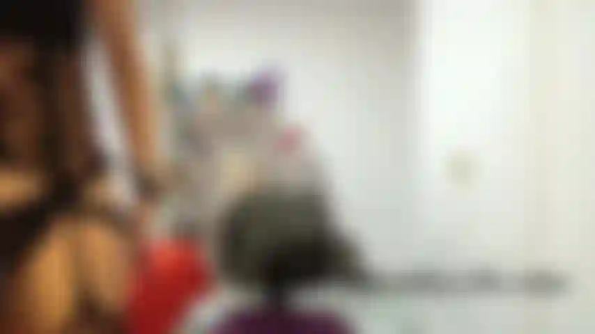 Trop inutile pour moi Humiliation SPH & Strap-on NoirTu pensais pouvoir tre  la hauteur ? Laisse-moi rireDans cette scne cruelle et dlicieusement humiliante, Mistress Black Moon Lilith se moque ouvertement de son soumis consentant, le rduisant  sa place avec des rires mprisants et des mots tranchants. Elle lui rappelle  quel point il est inutile pour la satisfaire et  quel point il a besoin daide.Vtue dune tenue irrsistible  elle incarne la domination pure. Son regard, son sourire, tout chez elle respire le contrle absolu.Et puisquil ne peut clairement pas tre  la hauteur elle lui donne ce dont il a vraiment besoin : son grand strap-on noir. Une leon quil ne risque pas doublier.Entre humiliations, ordres et encouragements pervers, elle le pousse aussi  cder  ses instincts les plus honteux y compris savourer pleinement son arme si enivrant. Parce quau fond, cest exactement ce quil dsire.