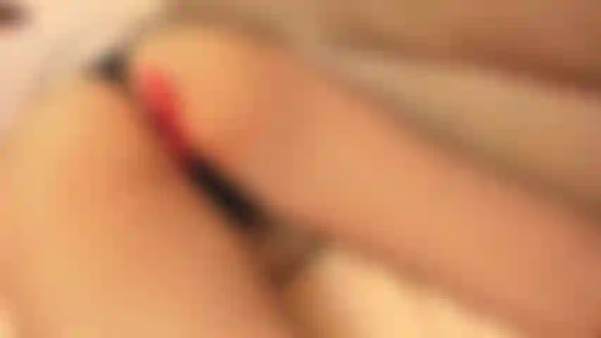 Usando meia arrastão.