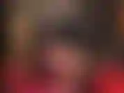 Veja o brilho incrível... A senhora usa meias-calças douradas e brilhantes para te seduzir. Fetiche por pés, adoração por bundas, pernas de nylon.