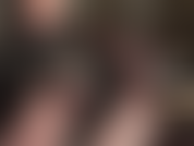 A senhora quer uma safada para seus pés incrivelmente sensuais em meia-calça preta transparente. Cheire-os, lamba-os, sinta o gosto do suor das minhas meias de náilon e abra a boca para eu foder com os pés.