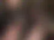 A senhora quer uma safada para seus pés incrivelmente sensuais em meia-calça preta transparente. Cheire-os, lamba-os, sinta o gosto do suor das minhas meias de náilon e abra a boca para eu foder com os pés.