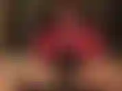 Venha sentar no meu pau. Sinta-me penetrando você cada vez mais fundo enquanto você segura e toca minhas coxas sedosas de meia-calça.