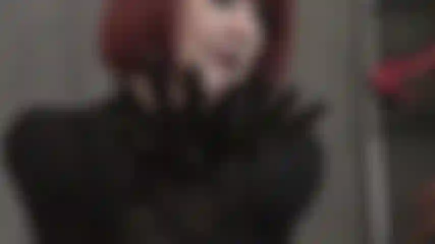 Tenho fetiche por luvas de látex, cuspe, punheta, pés e bunda de meia-calça - não há nada melhor para você do que luvas de borracha pretas brilhantes e escorregadias, na sua boca e no seu pau. Também me entrego à adoração de pés e bunda de meia-calça.