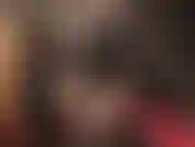 Acaricie sua amante usando seu grande pau branco e longas luvas pretas de látex. Acaricie bem devagar, apreciando o toque mais suave e sensual enquanto você adora meu grande pau carnudo.