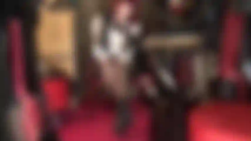 Enfia a língua e o pau no meu sapato. Os chinelos abertos podem ser fáceis, mas você consegue enfiar nos meus sapatos?!