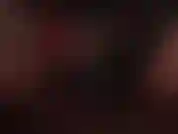 Luvas de couro em uma cinta branca. A senhora segura firme suas bolas, enquanto bate em seu pau latejante.