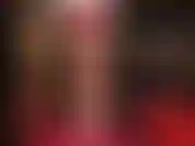 Aqui está uma provocação curta e sexy com a amante usando um vestido vermelho, meia-calça marrom brilhante, jaqueta de couro branca e saltos, levantando seu vestido sexy para lhe dar permissão para adorar sua bunda.