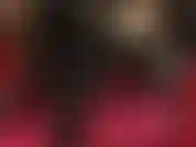 Venho rastejando para adorar as botas altas e brilhantes da patroa, beijo a sola, chupo o calcanhar, lambo o comprimento... Até minhas coxas firmes cobertas de náilon.