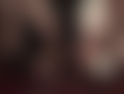 Punheta e salto alto provocam com saltos pretos e brancos e luvas.