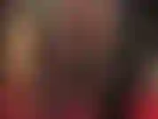 A senhora provoca com seu enorme pau preto, decote e bunda em meia-calça arrastão com costura.