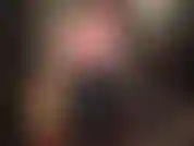 Uma borracha sexy e apertada - sua amante de látex em borracha preta e rosa brilhante e apertada.